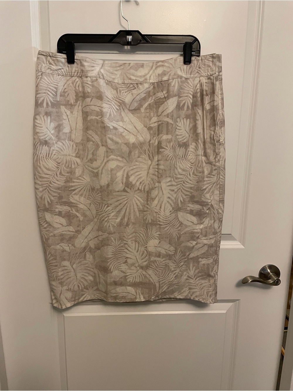 Ripskirt Hawaii Beige Leaf-Print Wrap Skirt